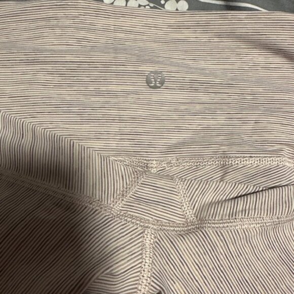 Lululemon Size 6 Wunder Under leggings - Picture 3 of 4